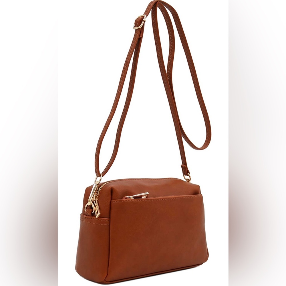 NWOT Brown/Cognac shoulder Bag/Purse. Black & white striped lining. Gold details